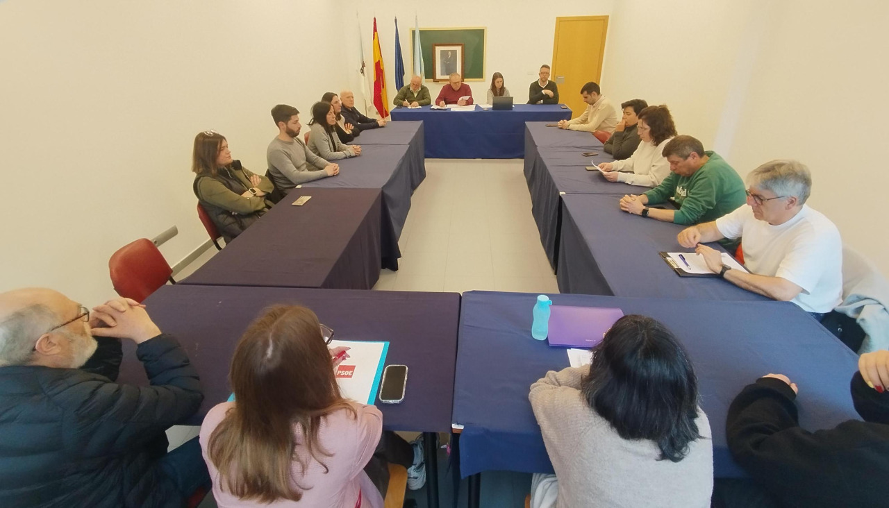 Una sesión plenaria de archivo en A Laracha
