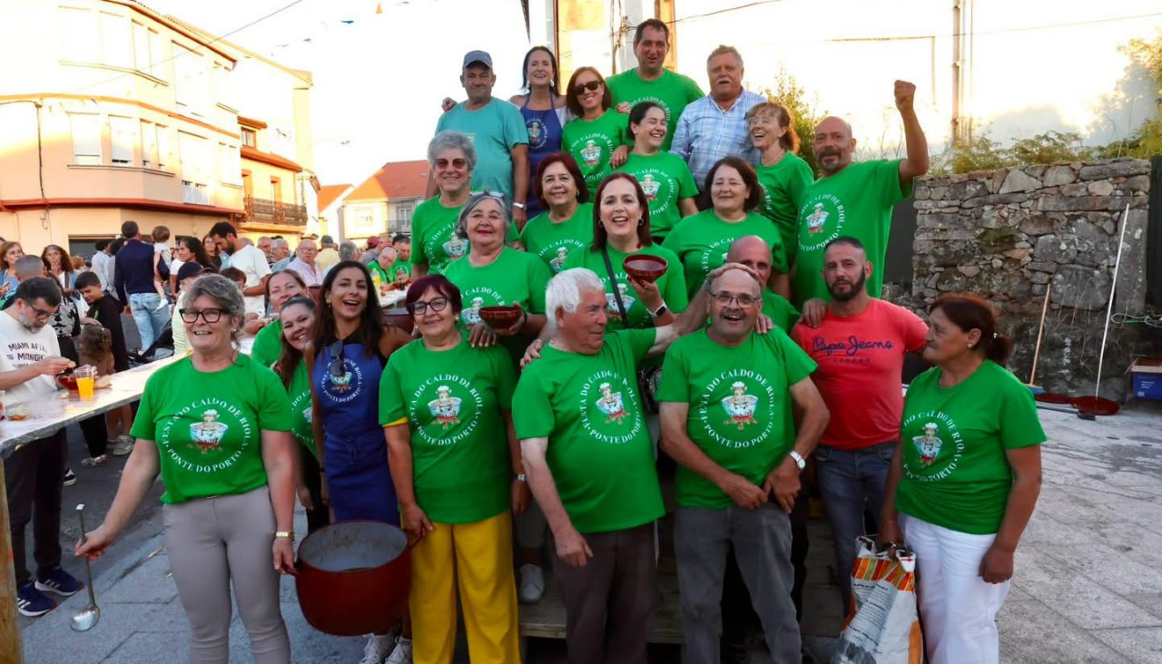 Voluntarios en la organización del Caldo de Riola