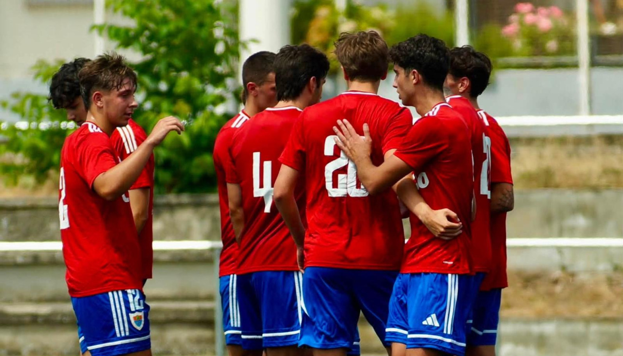 Los jugadores del Bergantiños celebrando uno de los goles que le marcaron al Montañeros en la Copa Federación