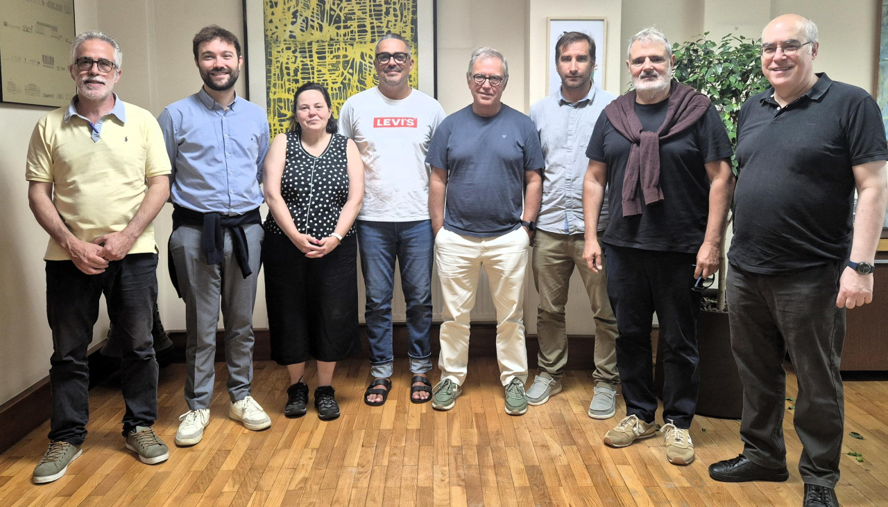 Representantes municipales de la Escola de Arquitectura de la UDC, en el primer encuentro para poner en marcha el proyecto