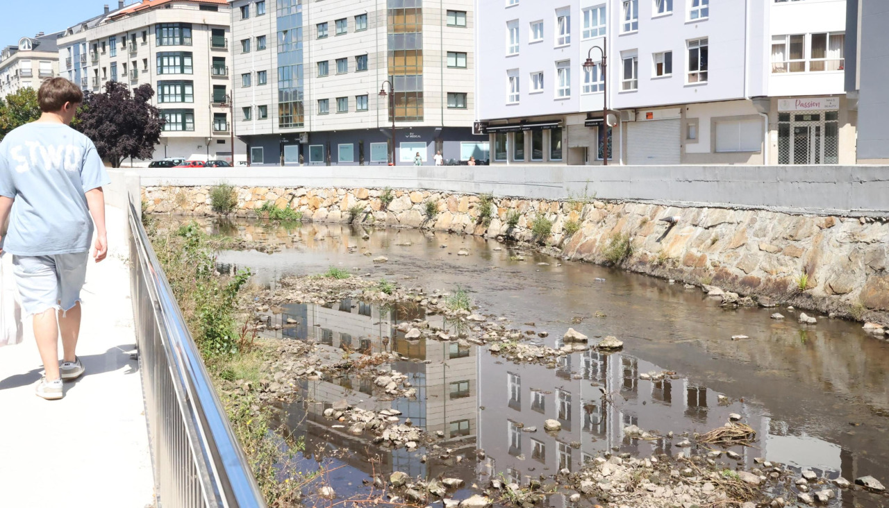 Estado del río Anllóns a su paso por Carballo este martes (3)