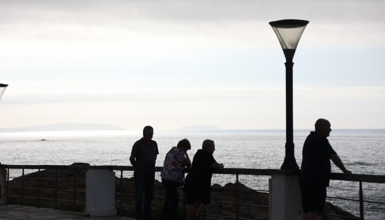 El paseo marítimo de Caión, la tarde de ayer cubierto de nubes