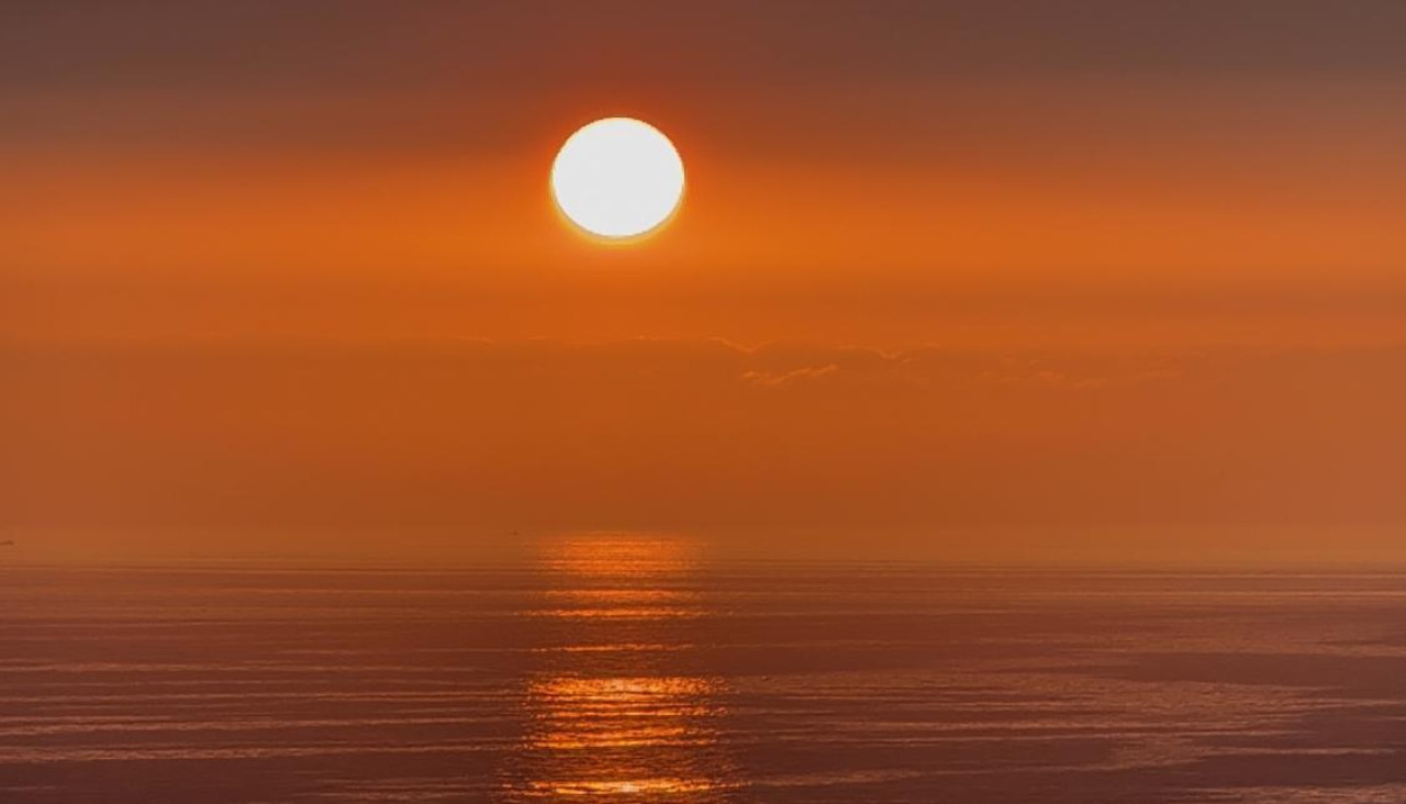 Puesta de sol en Caión tras el eclipse