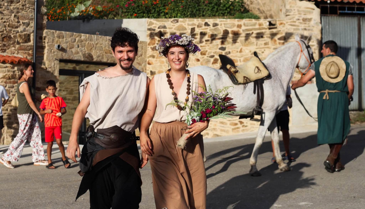 Andres Regueiro y Candela Martínez en el momento de la celebración de la prevoda medieval de Riobó