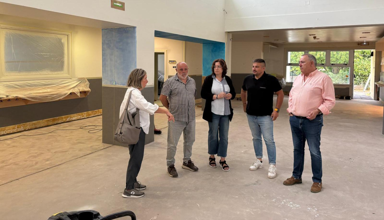 Visita de miembros del gobierno larachés a las obras de mejora de la escuela infantil