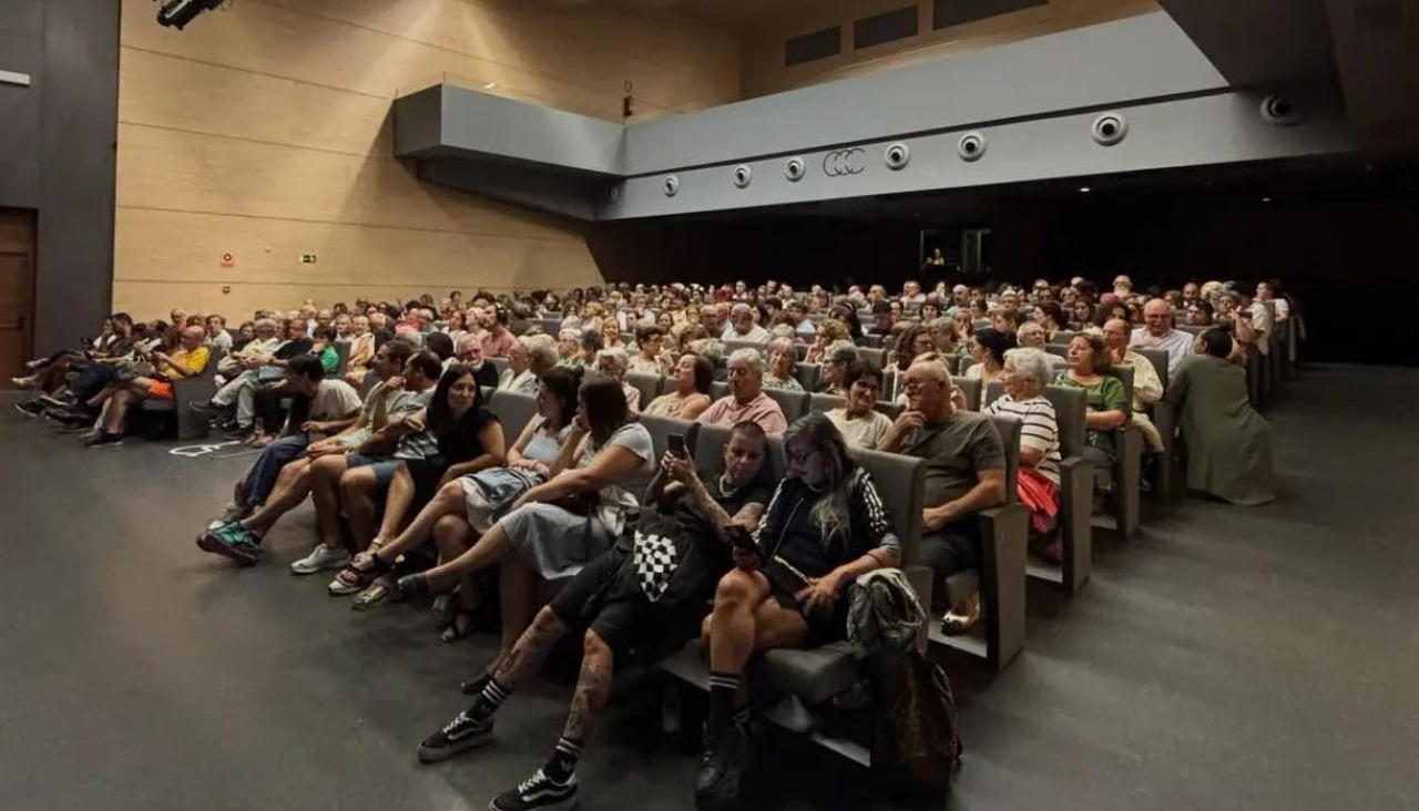 Público asistente este fin de semana al teatro en Cee