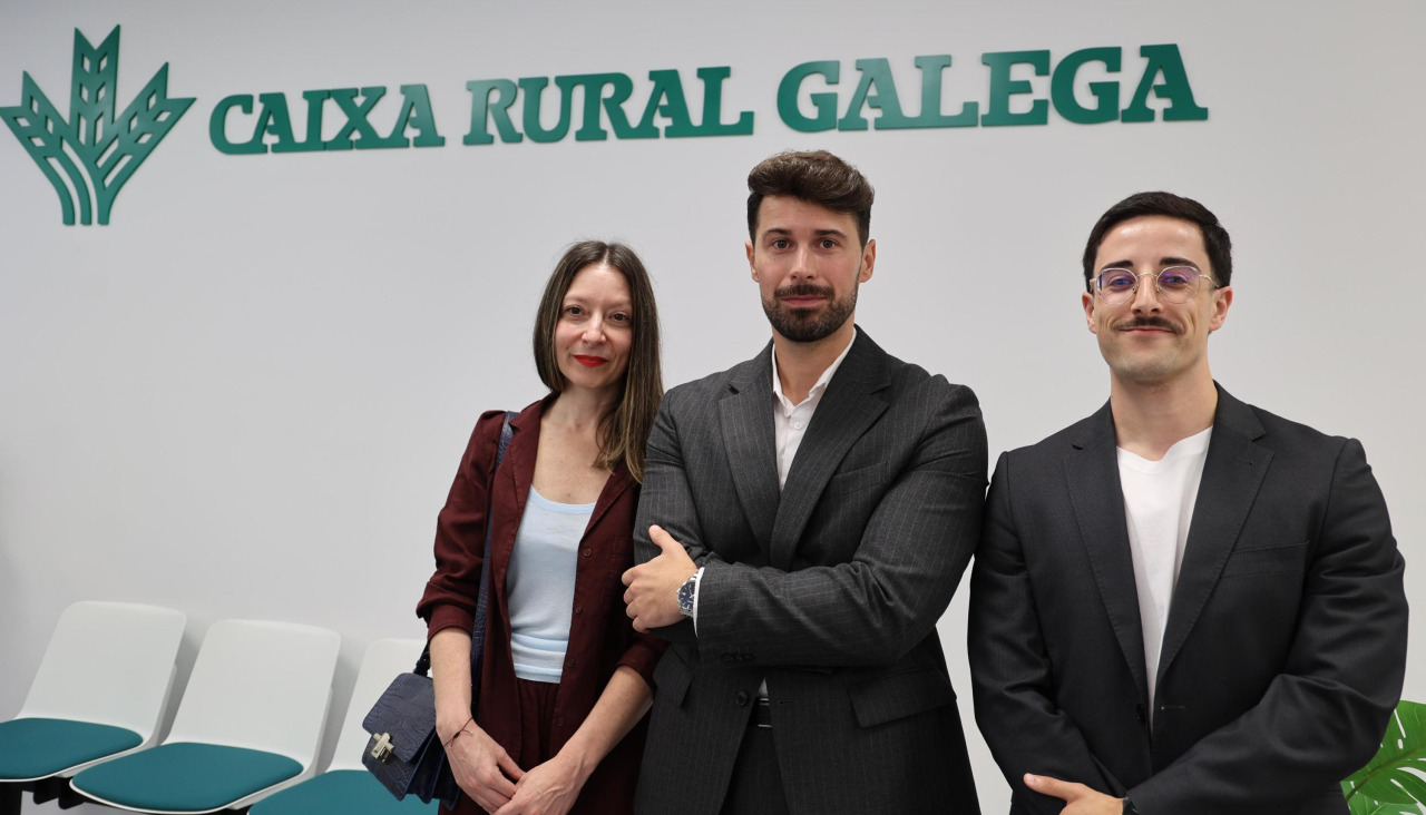Una amplia representación de la sociedad carballesa participó esta tarde en la inauguración