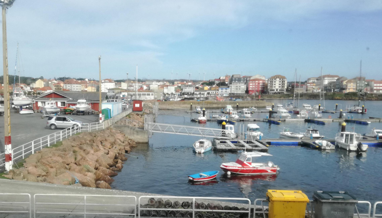 Vista del puerto de Camariñas