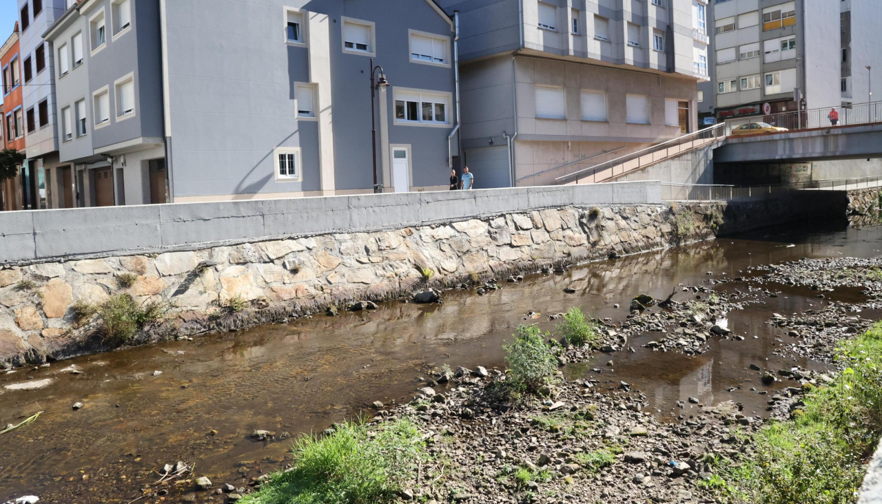Estado del río Anllóns este miércoles a su paso por Carballo (4)