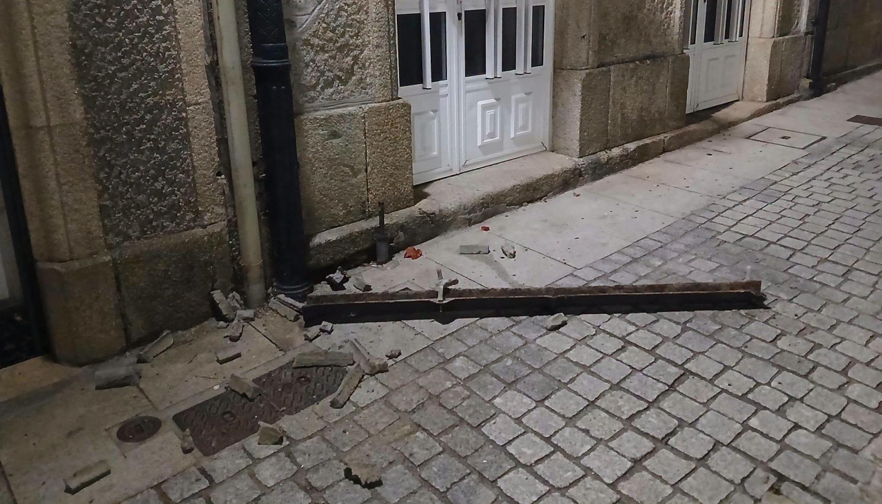 Destrozos en el casco urbano de Corcubión