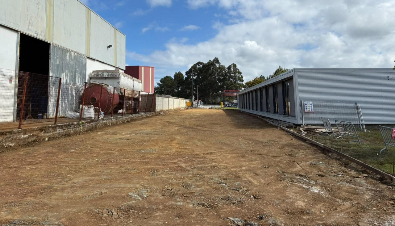 El nuevo aparcamiento del polígono de Carballo que está ejecutando el Concello