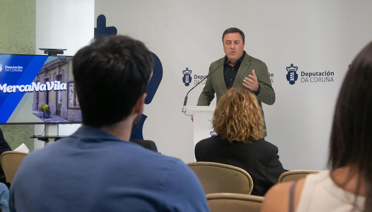 El presidente de la Diputación, Valentín González Formoso, presentando este viernes una nueva edición de MercaNaVila