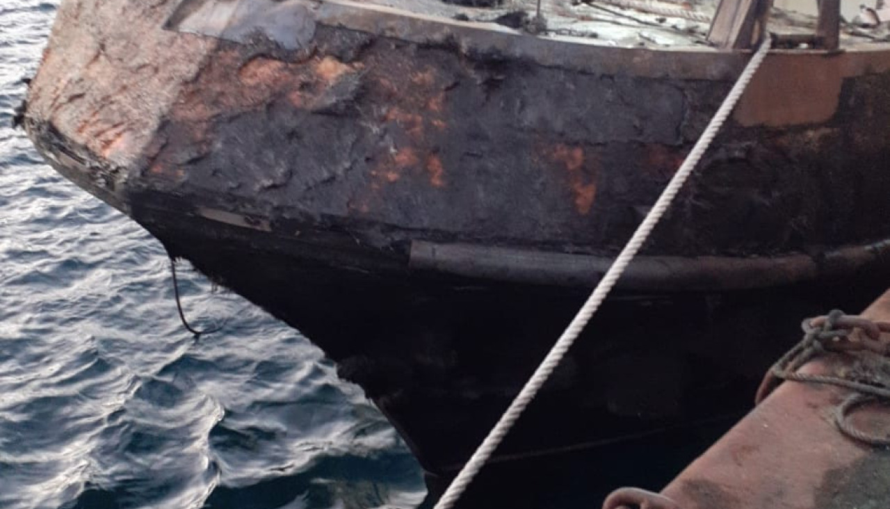 Incendio de un barco en Cee @ Consorcio Provincial Contraincendios e Salvamento A Coruu00f1a (1)