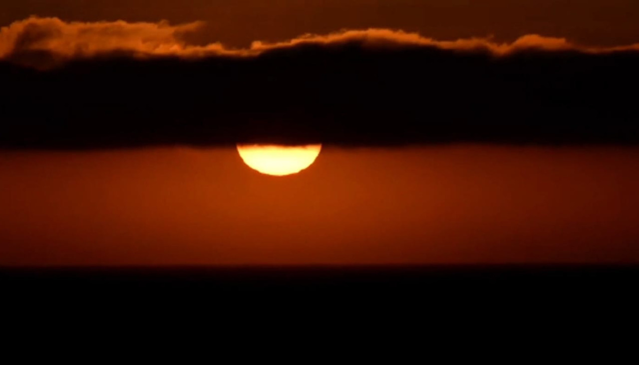 Puesta de sol este martes en Fisterra Foto Dario Gomez