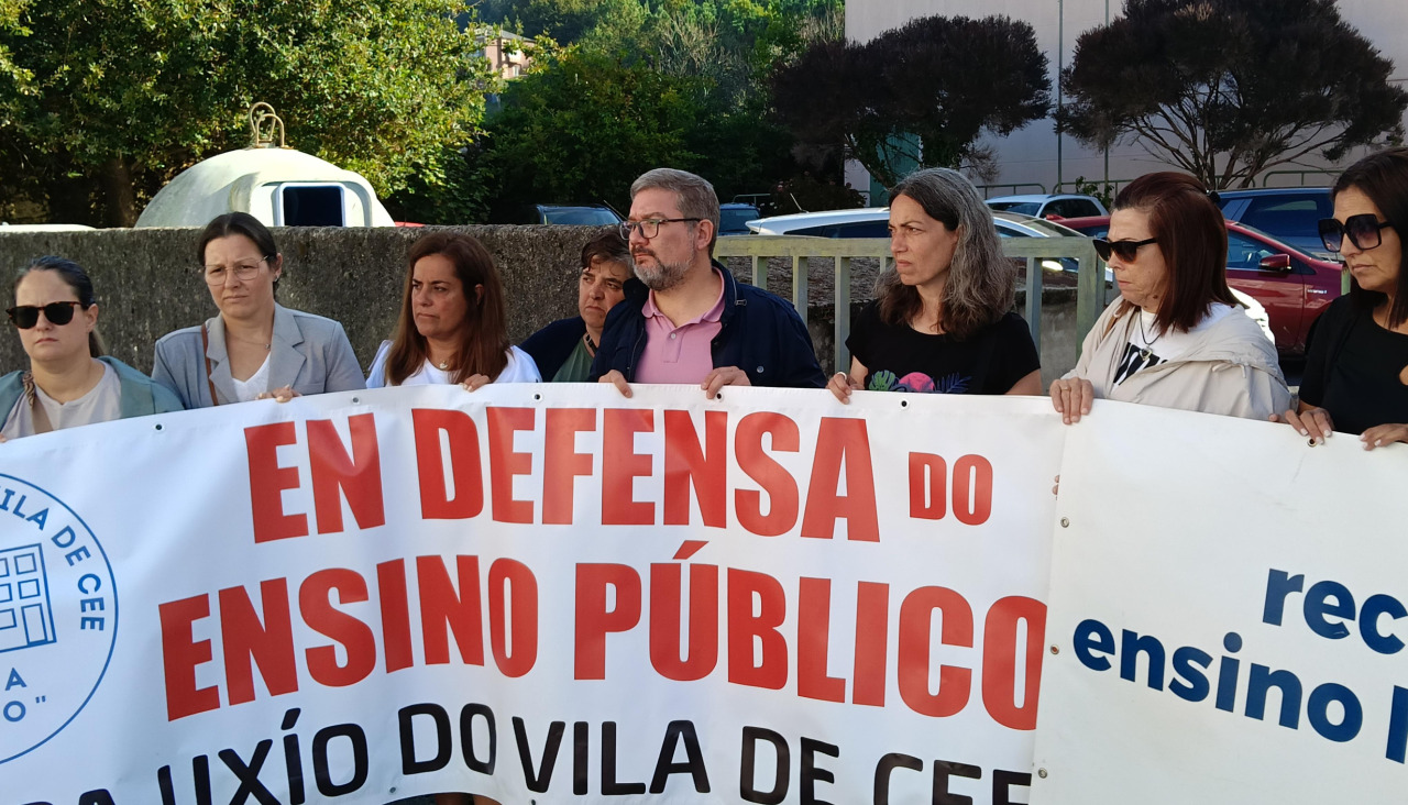 Protesta del colegio Vila de Cee por los recortes
