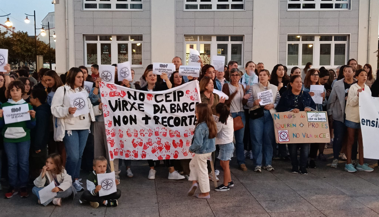 Protesta de las familias de los colegios de Muxía