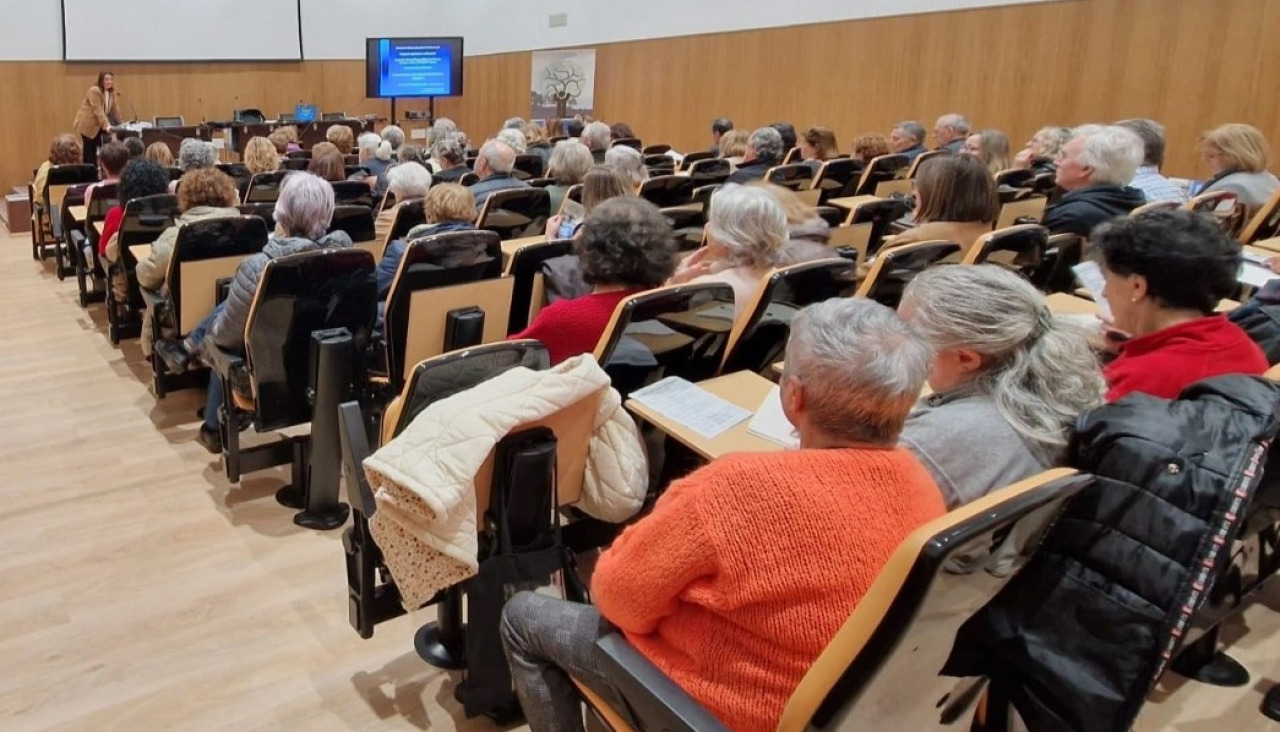 Una sesión pasada de la Universidade Sénior en Carballo