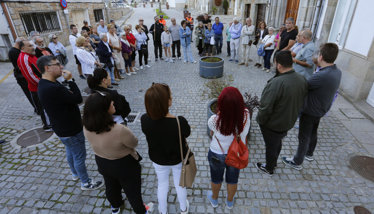 Manifestación en Corcubión por el centro de día