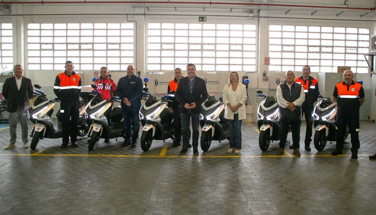 Entrega de los scooters a Protección Civil
