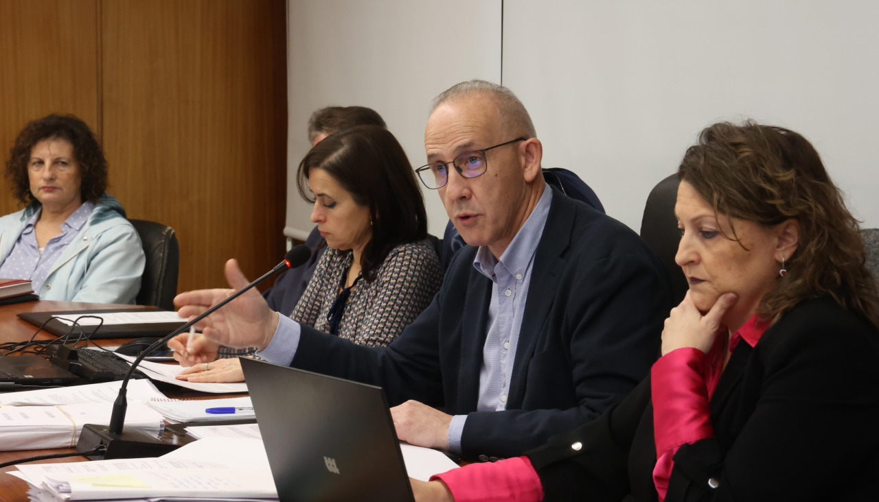 El alcalde de Coristanco, Juan García, en una sesión del pleno municipal