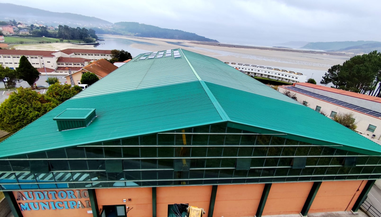 Vista de la cubierta del pabellón polideportivo de Cabana