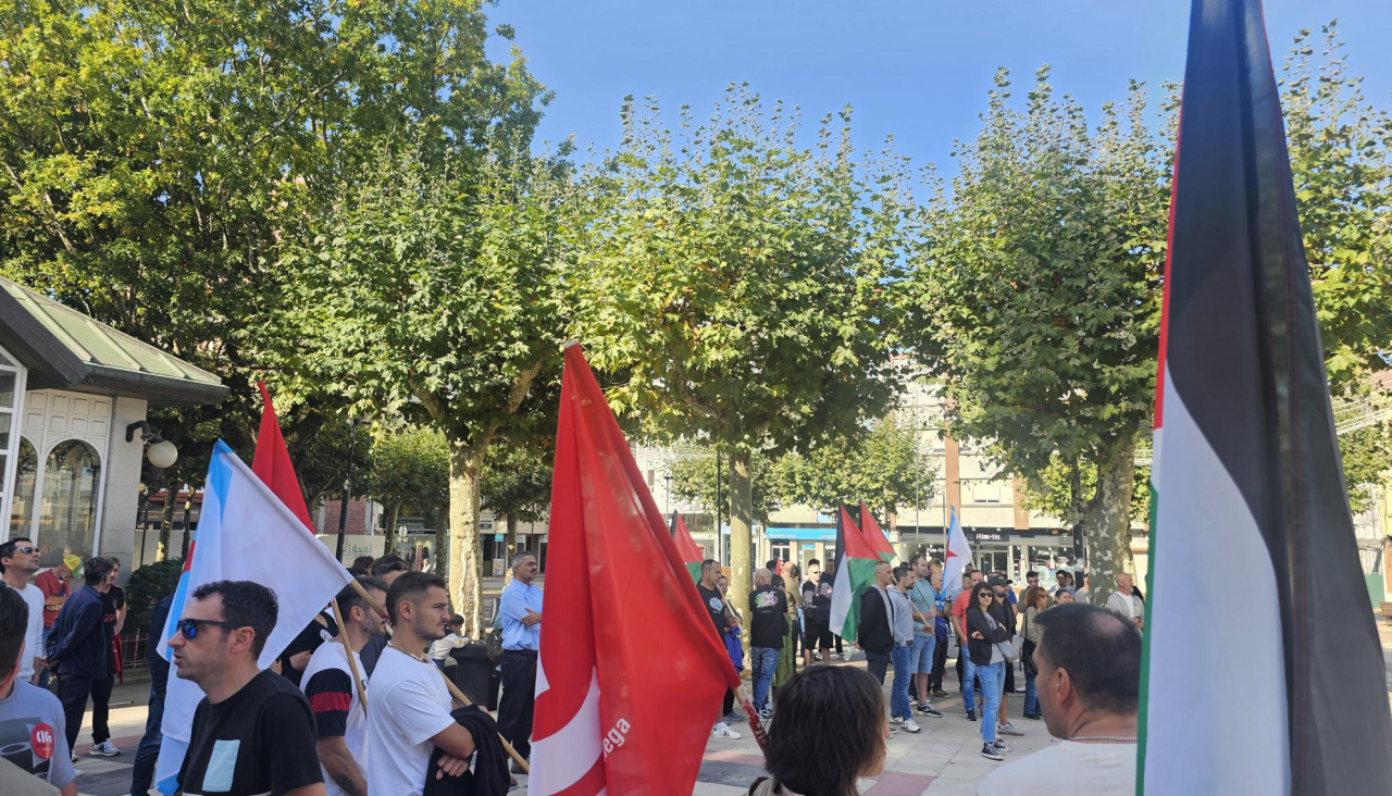 Concentración en Carballo en apoyo a Palestina