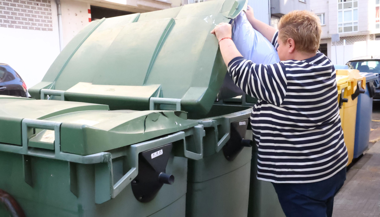 El 57% de los carballeses todavía usa el colector verde para tirar los residuos orgánicos