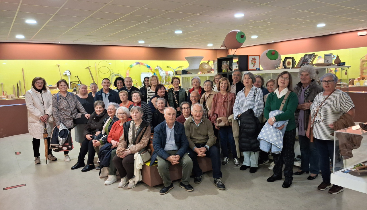 La Asociación de Amas de Casa de Ponteceso en su visita al Melga