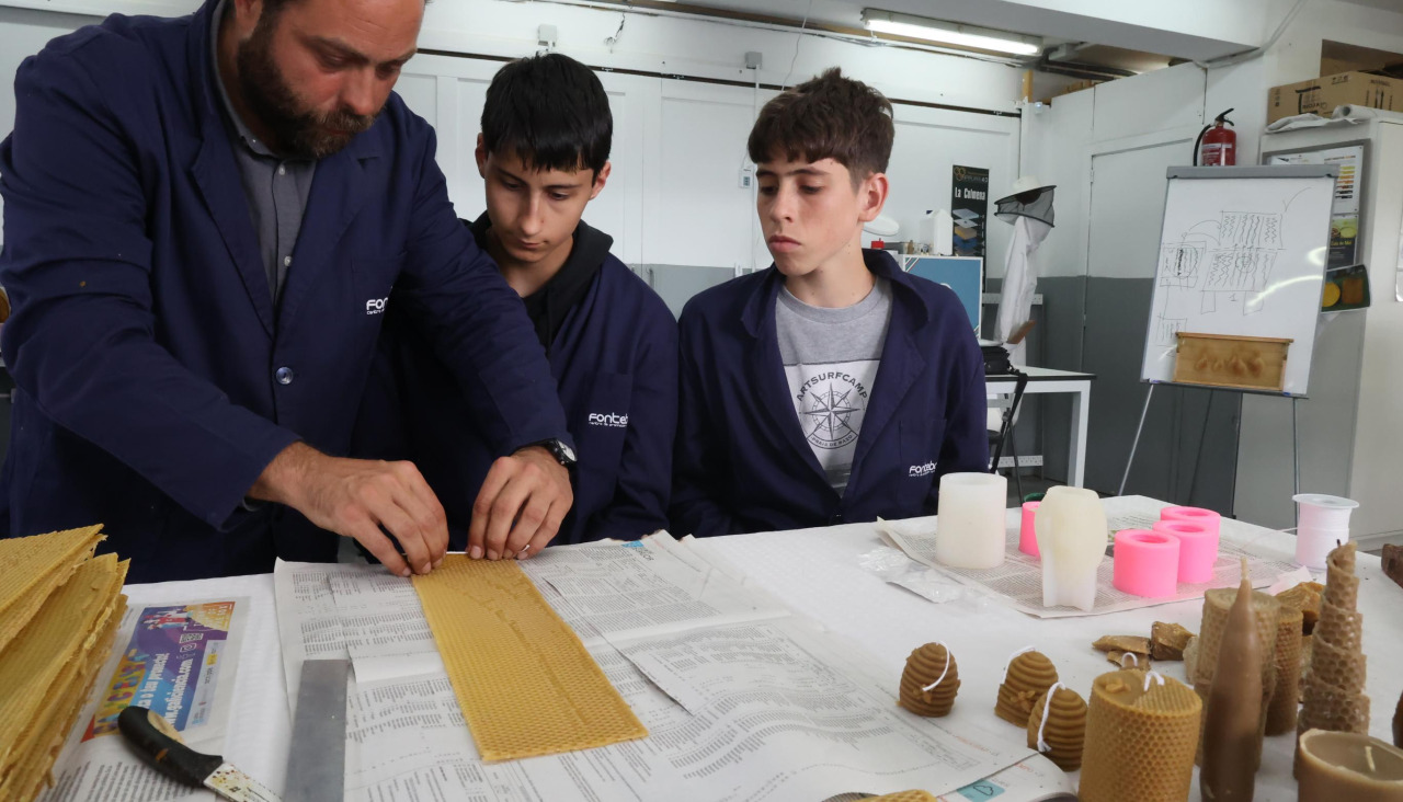 Una clase de apicultura en la EFA Fonteboa