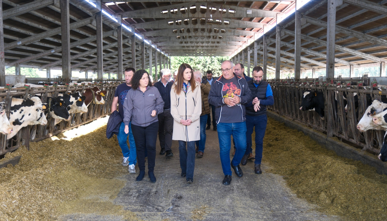 Recorrido durante la visita a Ganxabar