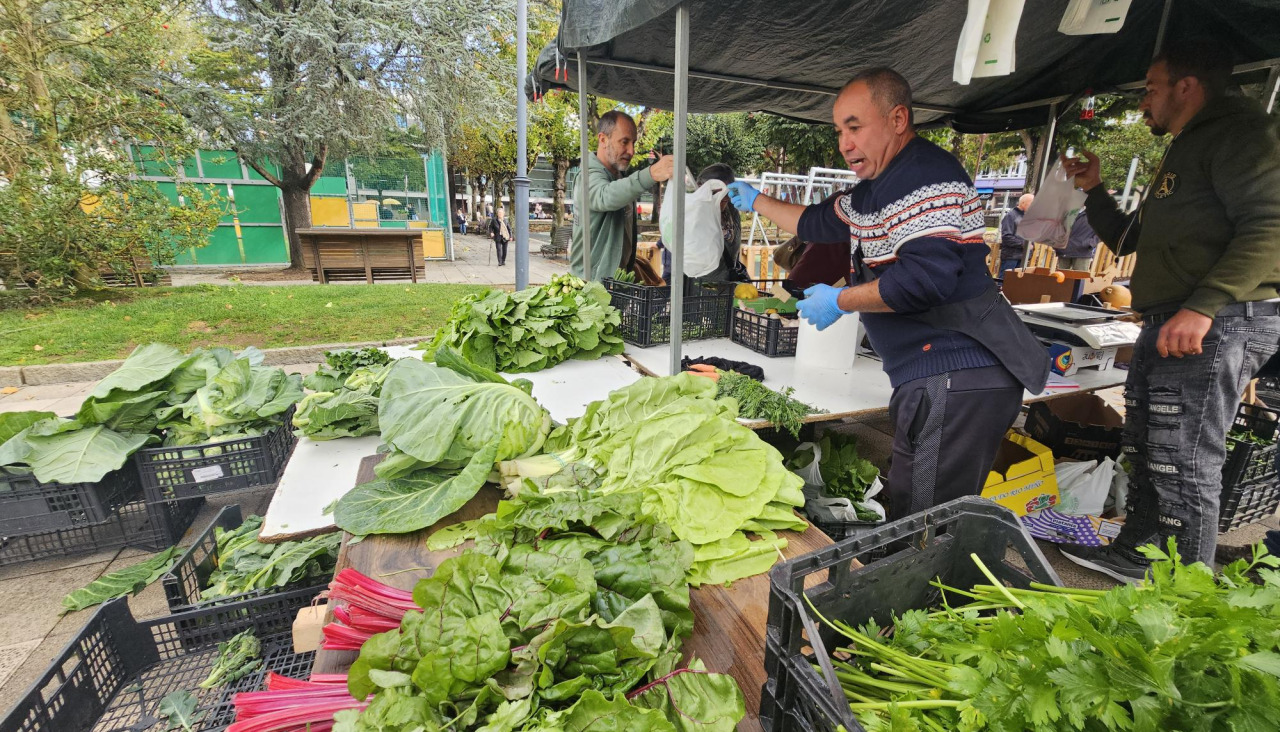 Uno de los puestos de la feria de Carballo este jueves