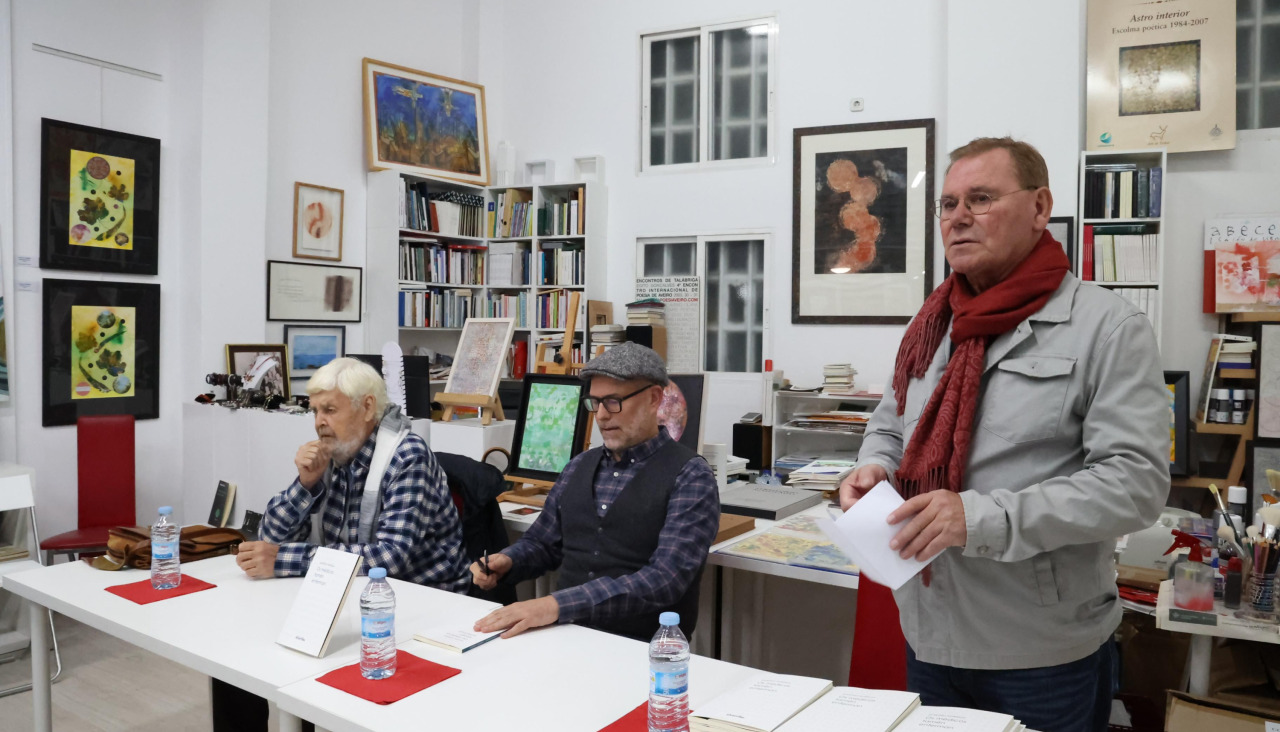 Santiago Pazos, por la derecha; Martiño Noriega y Xosé Manuel Beiras en la presentación