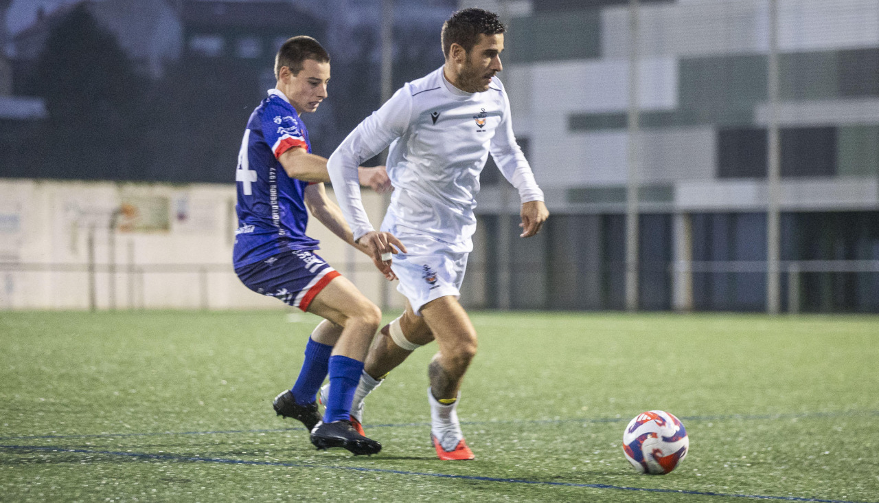 Club do Mar y Lalín, durante el encuentro disputado ayer en el Municipal de A Laracha