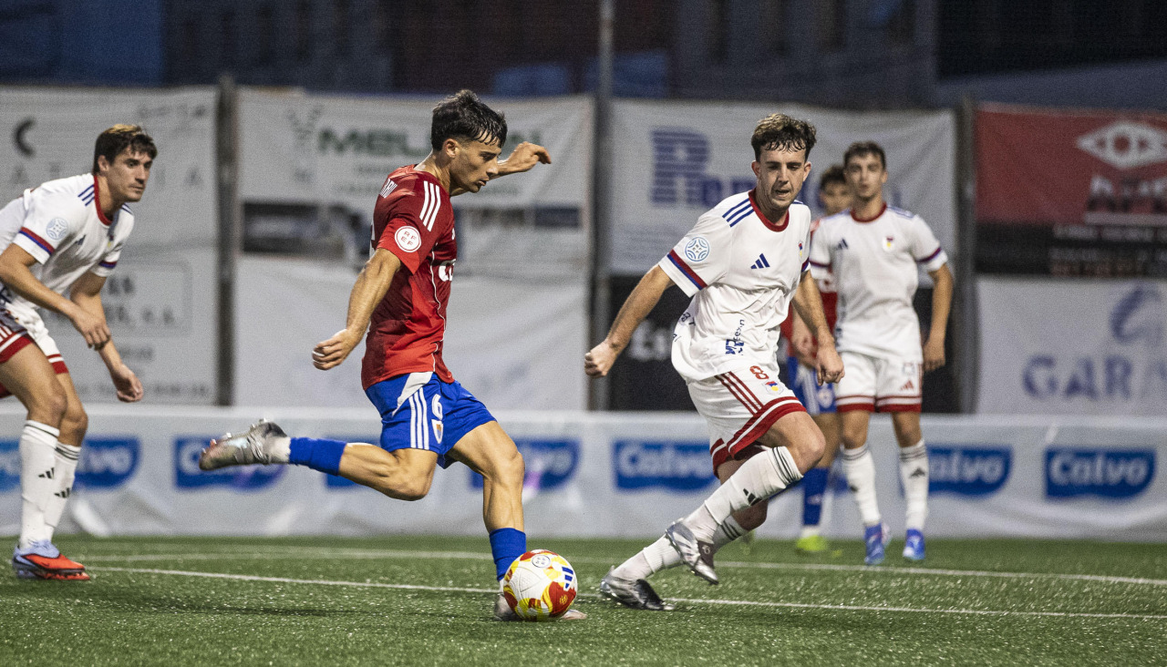 Marru tira a portería en el partido frente al Langreo  | Raúl López