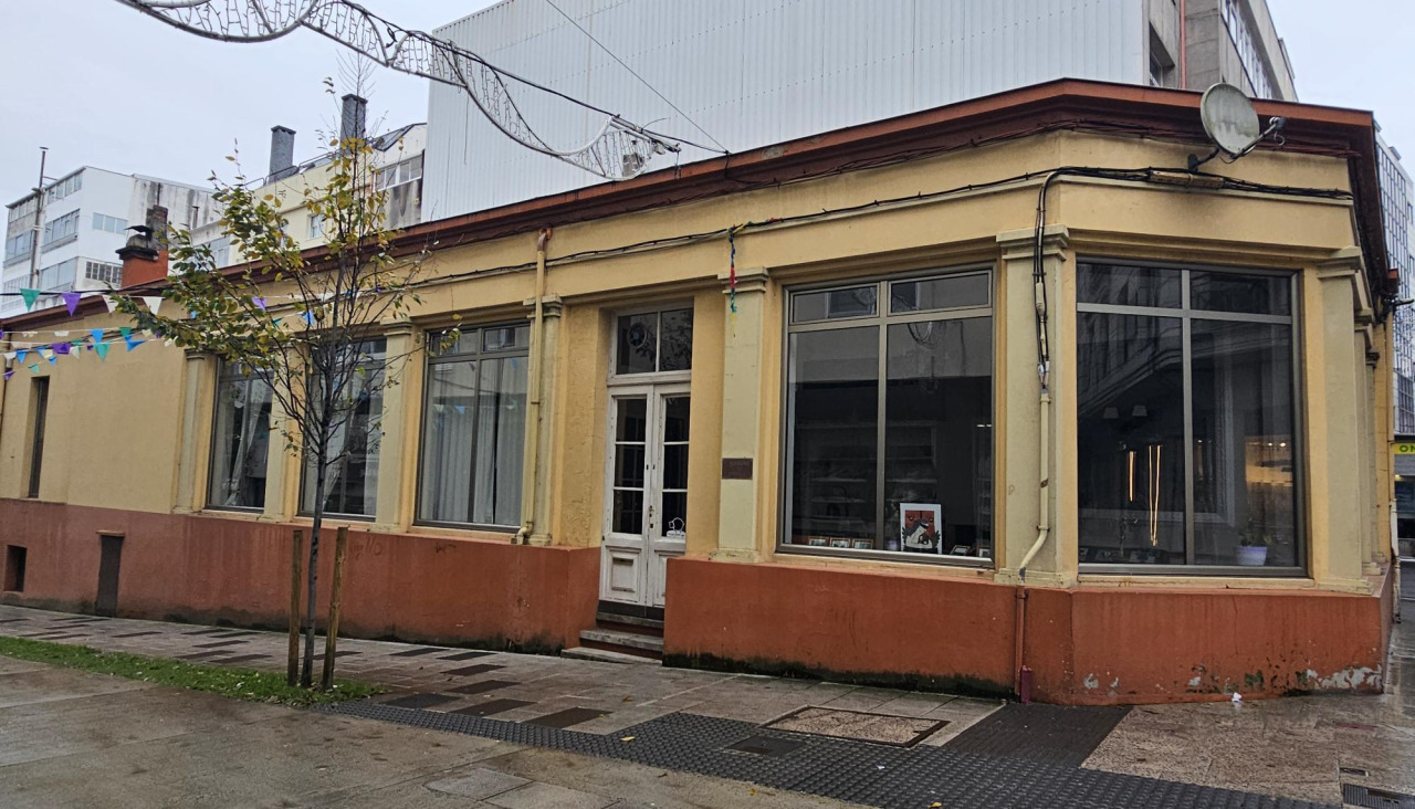 Vista del edificio del Casino de Carballo