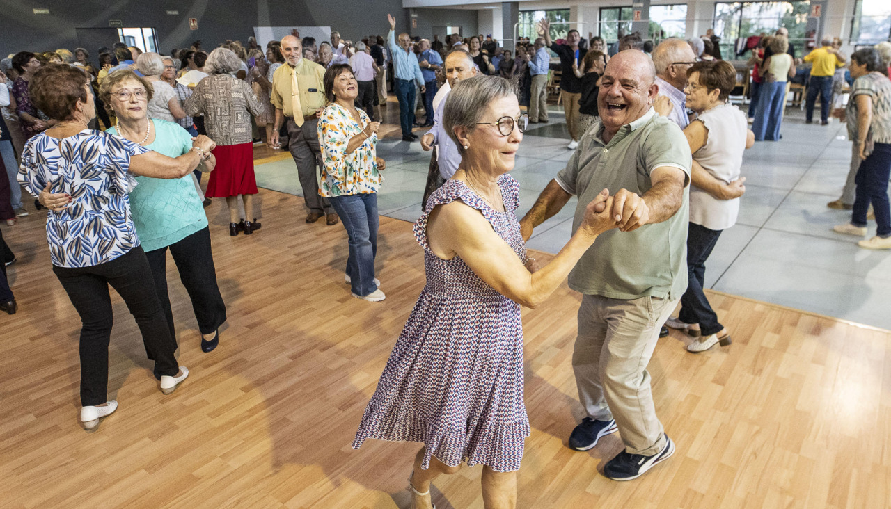 Domingos de baile en el mercado de Carballo
