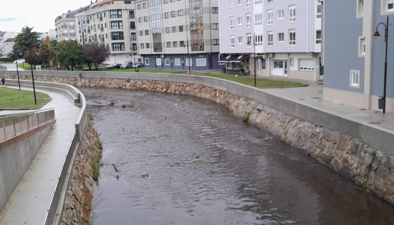Río Anllóns a su paso por Carballo