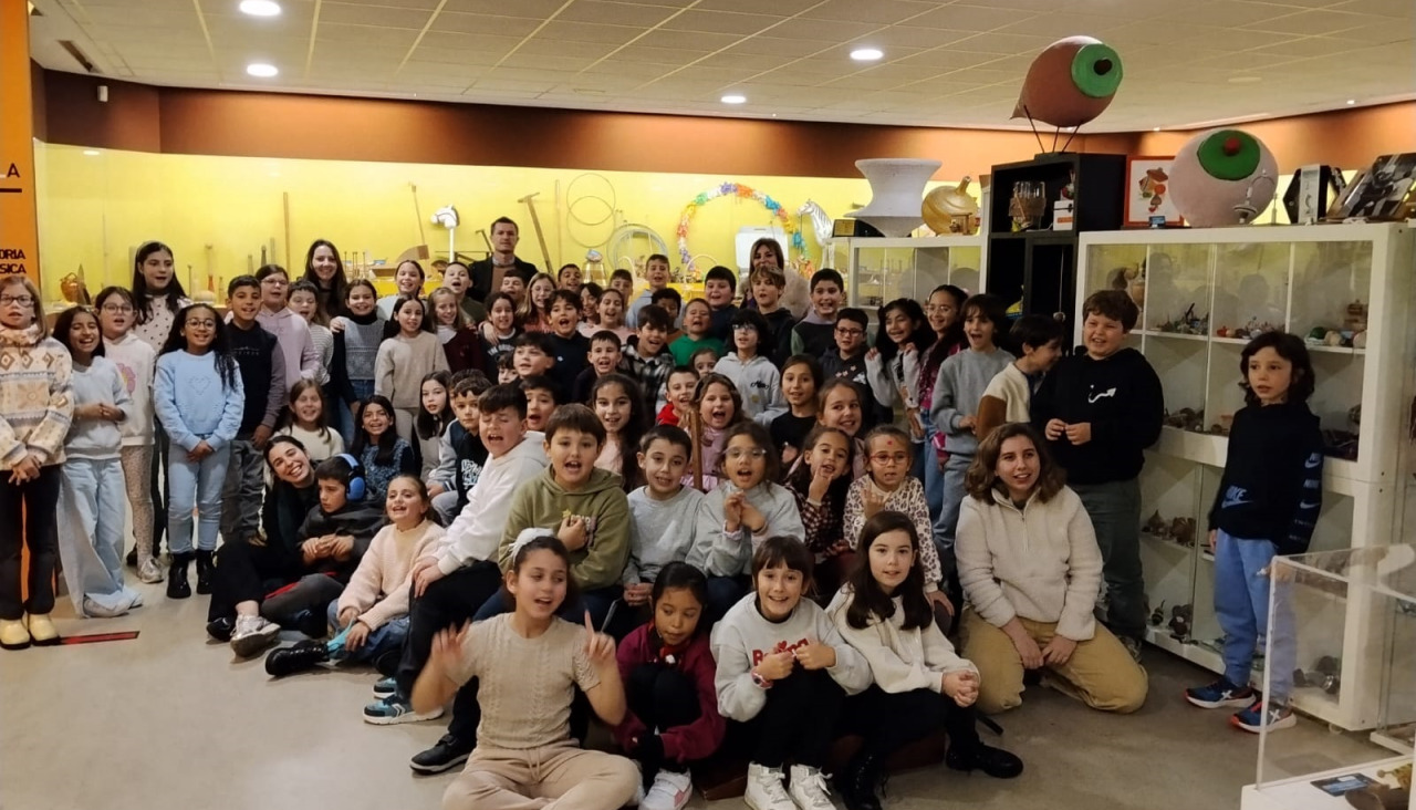 Alumnado del CEIP A Cristina en su visita al Melga
