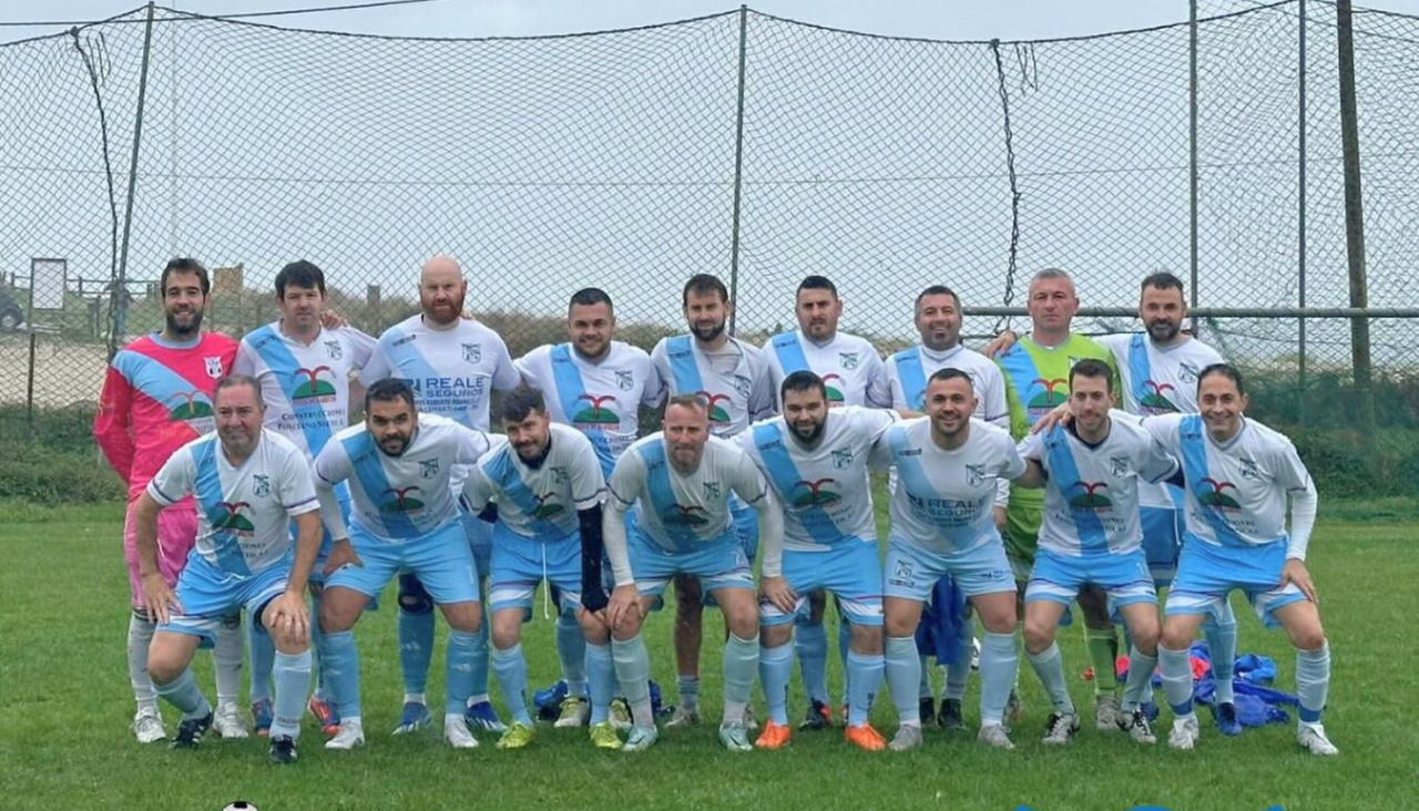 El Sporting Zas ganó en el campo del Razo por 2-4