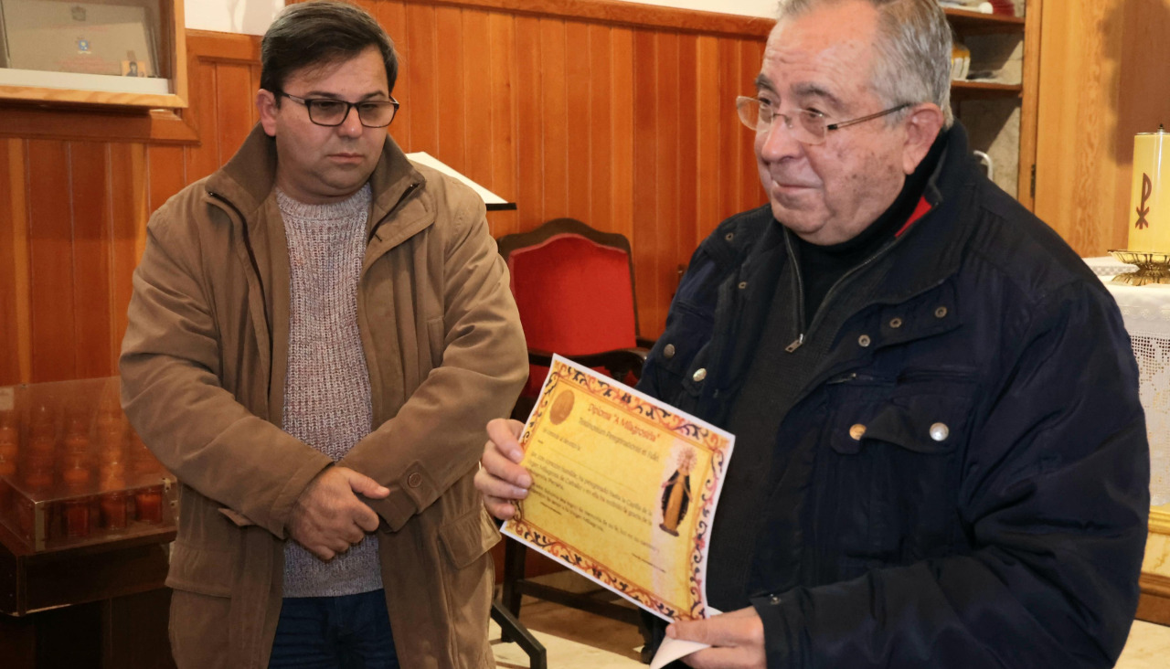 Los sacerdotes en la presentación del diploma A Milagrosiña | Mar Casal