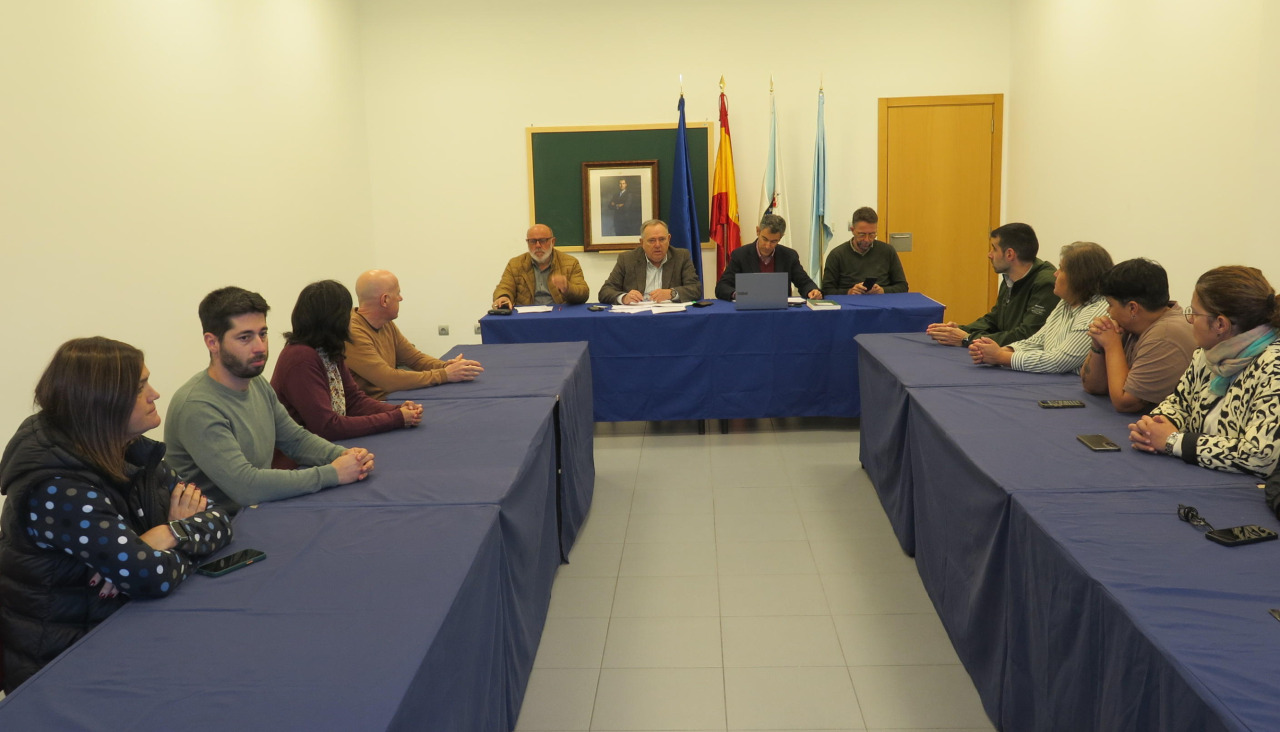 El pleno se celebra en el Viveiro de Empresas del polígono larachés a partir de las 13.30 horas