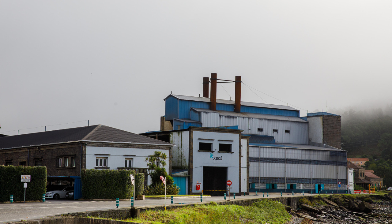 Vista de la factoría de Xeal en Brens, Cee