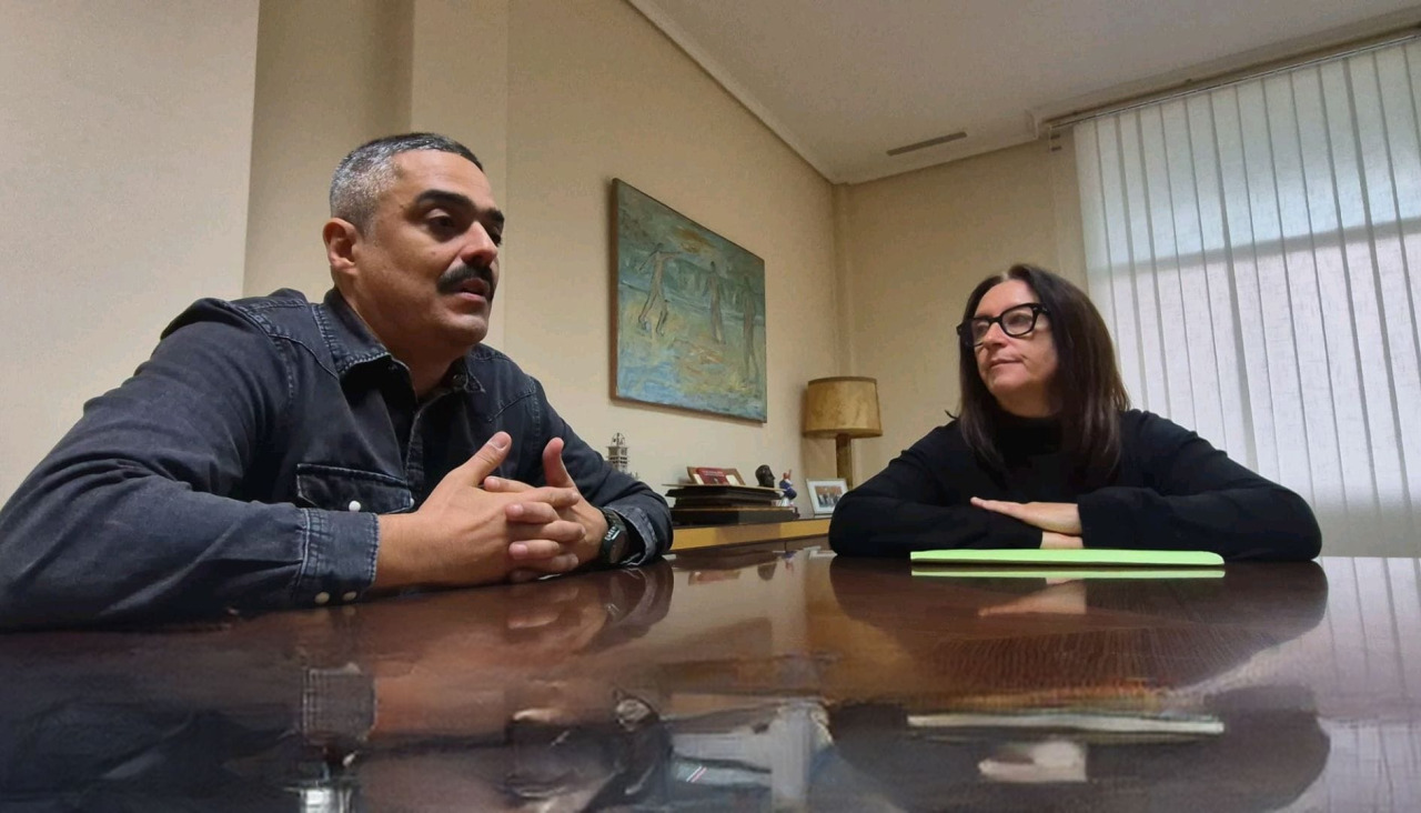 El alcalde de Carballo Daniel Pérez y la concejal de Maica Ures