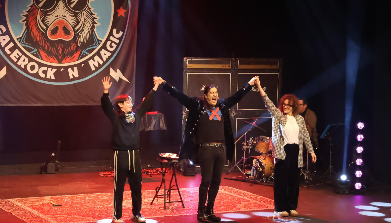 La actuación del Mago Teto cerró el Nadal Pequespectacular de Carballo ayer | MAR CASAL