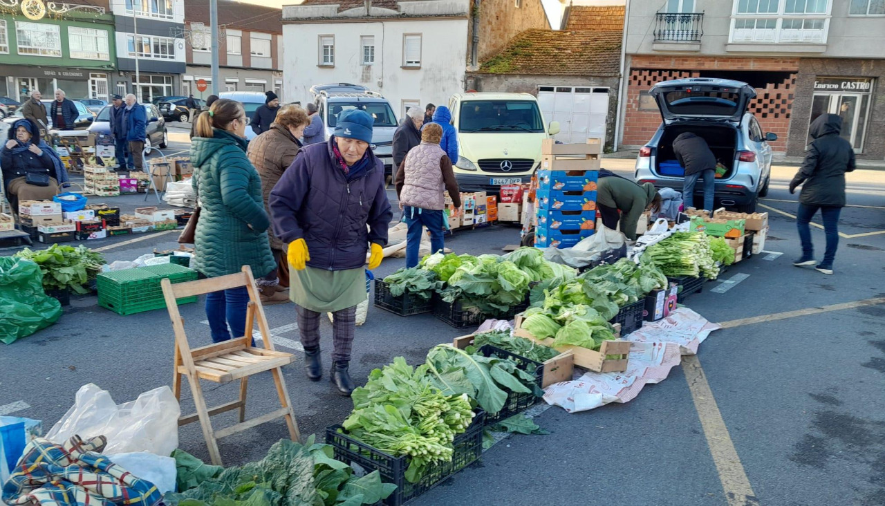 Un puesto de verduras en la feria de Paiosaco