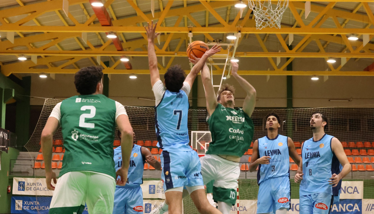 Xiria y Estudiantes de Lugo, este miércoles en el Vila de Noia
