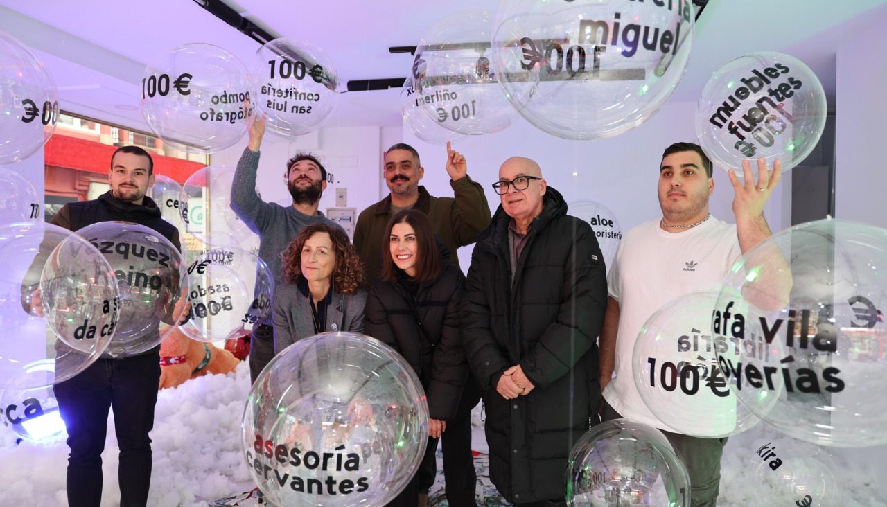 El sorteo contó con la presencia de representantes del Concello de Carballo y de la empresa patrocinadora, Construcciones Vázquez y Reino