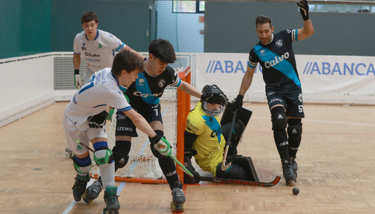 Una acción del partido disputado el domingo en Elviña