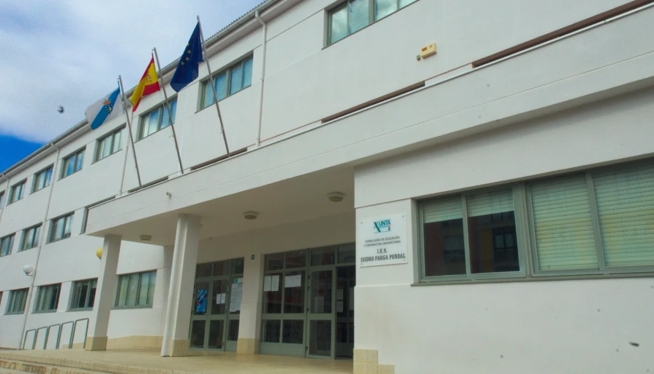 Fachada el IES Isidro Parga Pondal