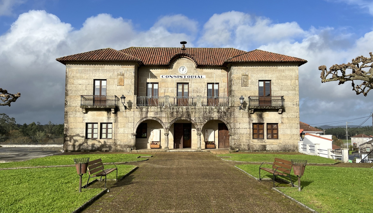Vista de la sede consistorial de Zas